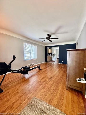 2230 Montroyal Avenue, Waterford, MI 48328