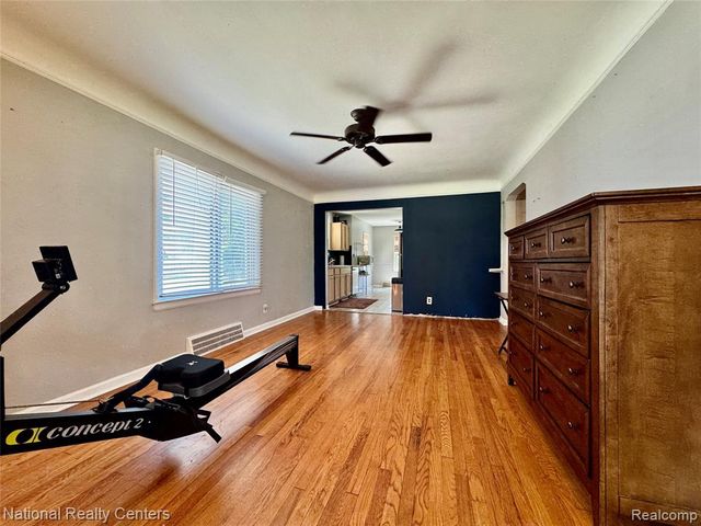 2230 Montroyal Avenue, Waterford, MI 48328