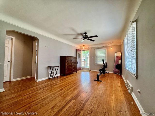 2230 Montroyal Avenue, Waterford, MI 48328