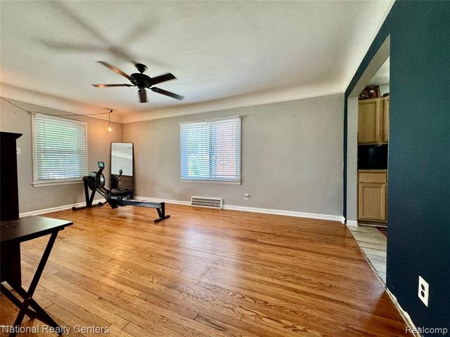 2230 Montroyal Avenue, Waterford, MI 48328