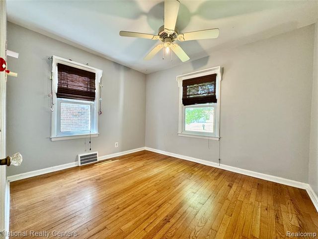 2230 Montroyal Avenue, Waterford, MI 48328
