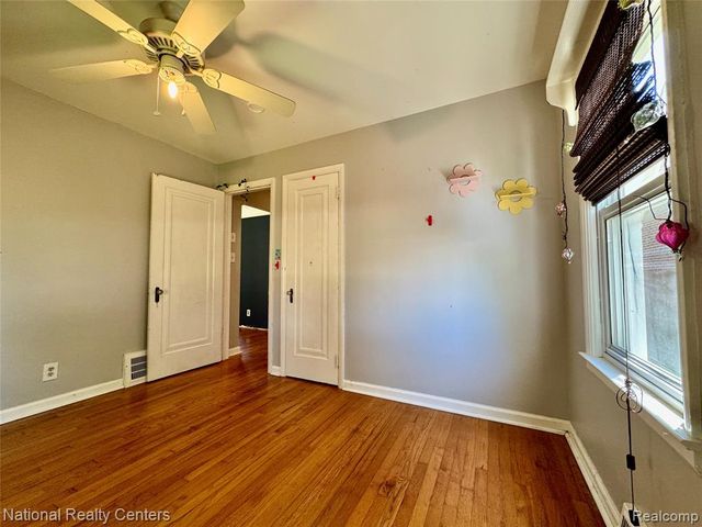 2230 Montroyal Avenue, Waterford, MI 48328