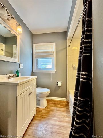 2230 Montroyal Avenue, Waterford, MI 48328