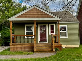 2230 Montroyal Avenue, Waterford, MI 48328