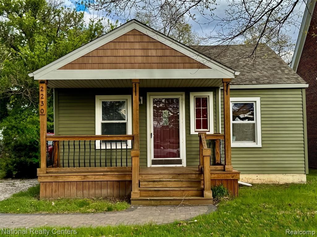 2230 Montroyal Avenue, Waterford, MI 48328