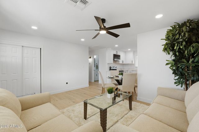 215 S 82ND Way, Mesa, AZ 85208