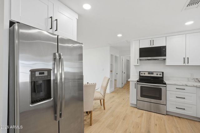 215 S 82ND Way, Mesa, AZ 85208