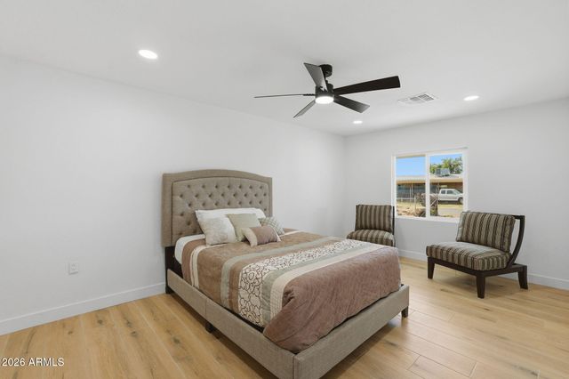 215 S 82ND Way, Mesa, AZ 85208