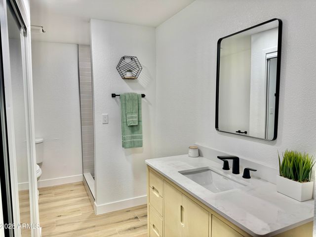 215 S 82ND Way, Mesa, AZ 85208