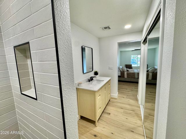 215 S 82ND Way, Mesa, AZ 85208