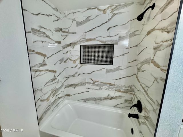 215 S 82ND Way, Mesa, AZ 85208