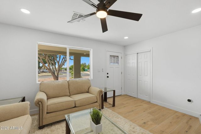 215 S 82ND Way, Mesa, AZ 85208