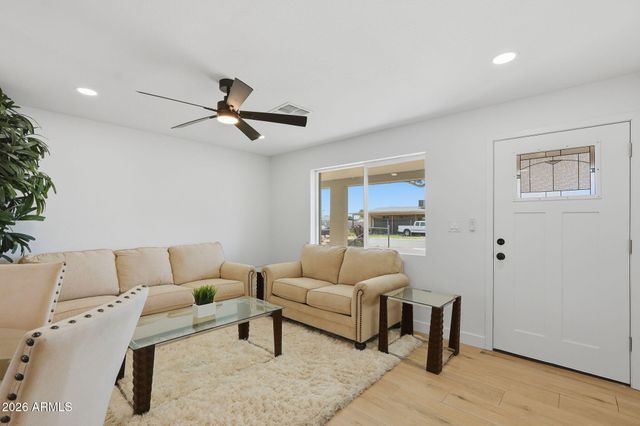 215 S 82ND Way, Mesa, AZ 85208