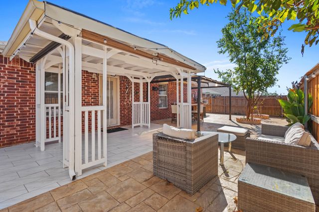 943 Furlong Drive, Grand Prairie, TX 75051