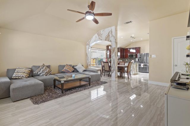 943 Furlong Drive, Grand Prairie, TX 75051