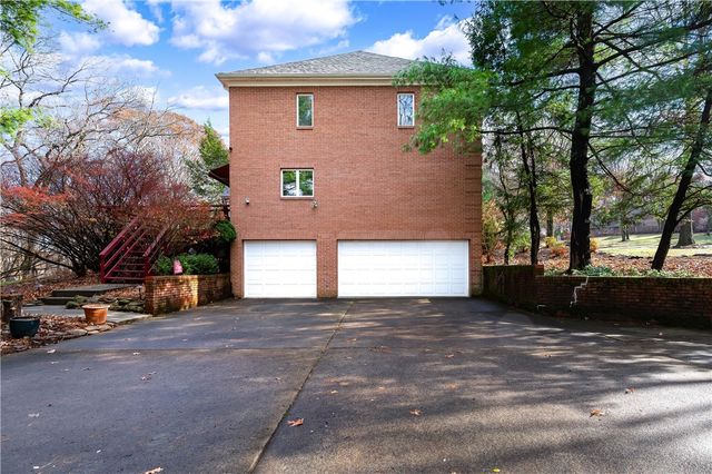 119 Blazing Star Dr, Penn Twp, PA 16002