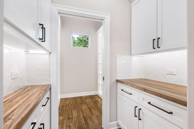 7111 Lorna Road, Montgomery, TX 77316