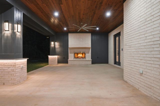 7111 Lorna Road, Montgomery, TX 77316