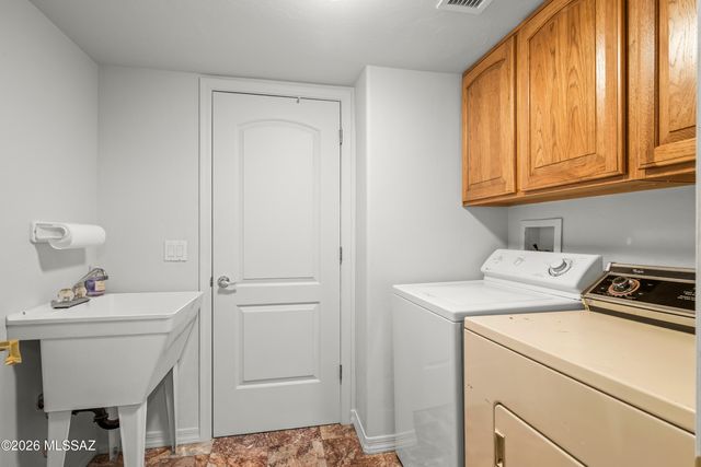 568 N Las Flores Drive, Oracle, AZ 85623