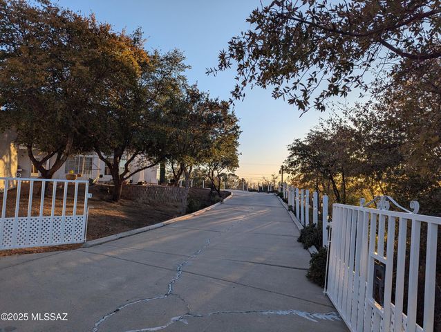 568 N Las Flores Drive, Oracle, AZ 85623