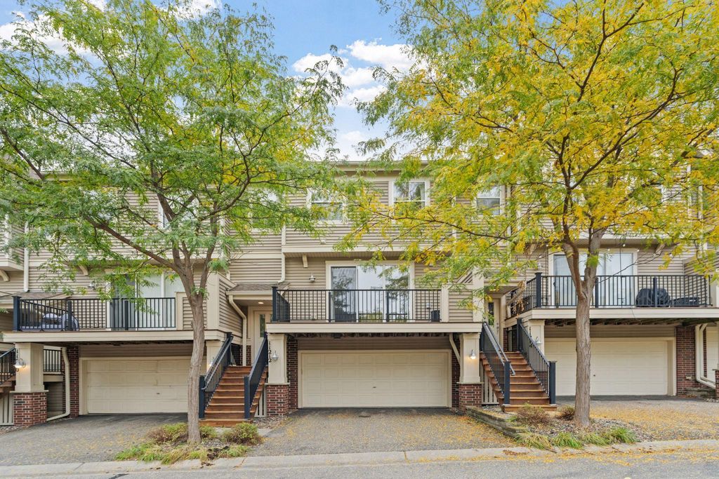 11212 Kinsley Street, Eden Prairie, MN 55344 — exterior