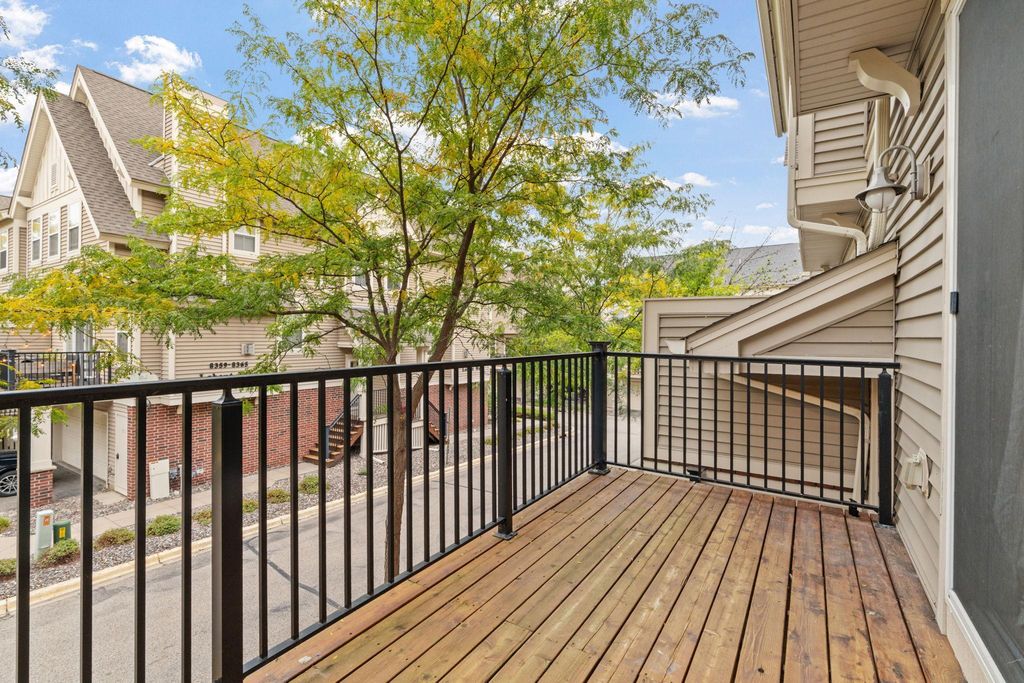 11212 Kinsley Street, Eden Prairie, MN 55344 — photo 2