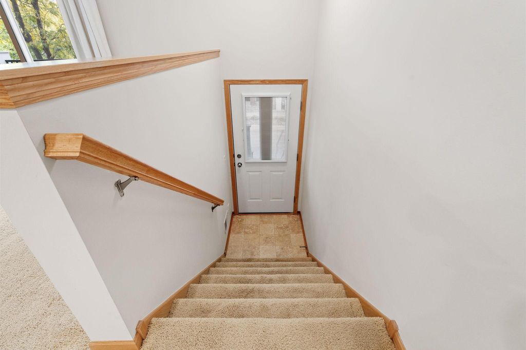 11212 Kinsley Street, Eden Prairie, MN 55344 — photo 3