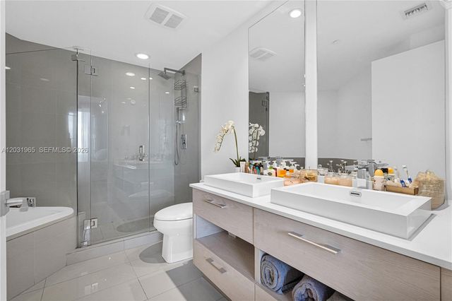 45 SW 9th St 2901, Miami, FL 33130