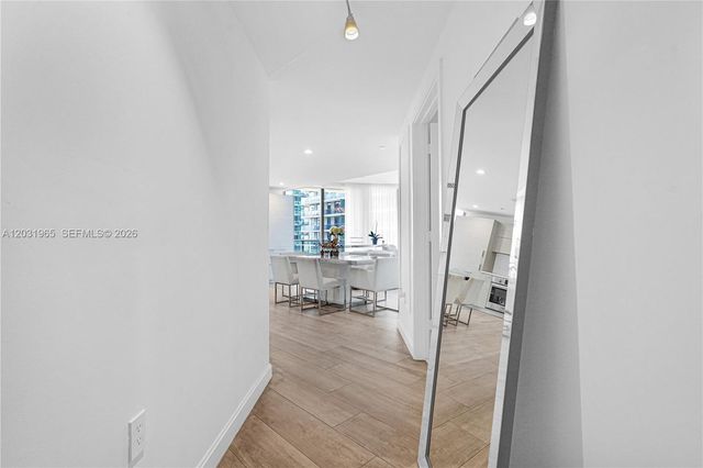 45 SW 9th St 2901, Miami, FL 33130
