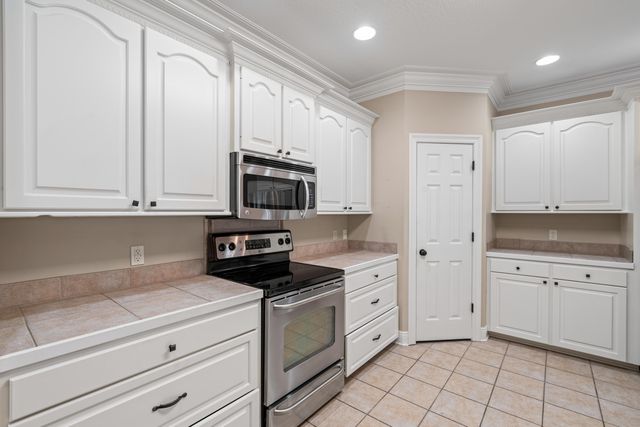 6 Beauregard Dr., Hattiesburg, MS 39402