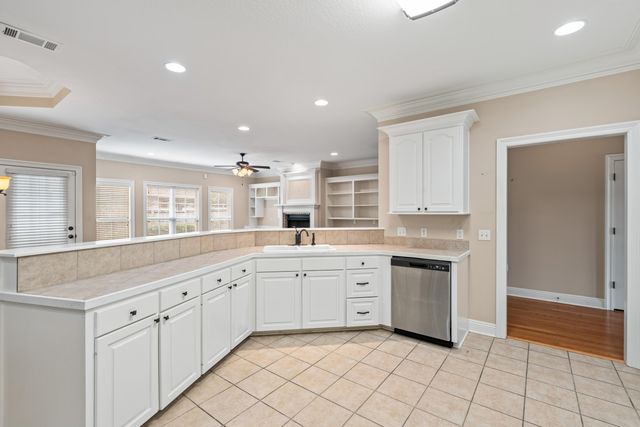 6 Beauregard Dr., Hattiesburg, MS 39402