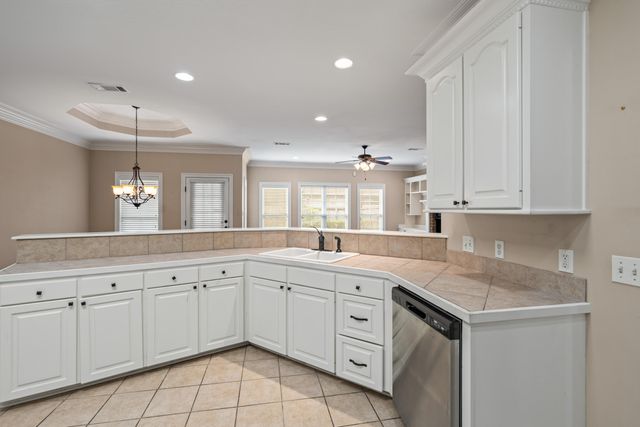 6 Beauregard Dr., Hattiesburg, MS 39402