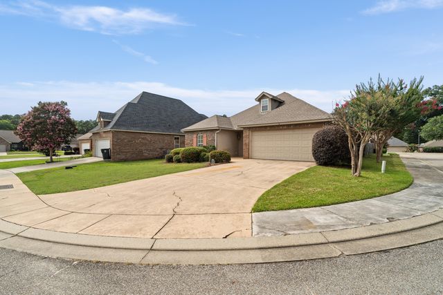 6 Beauregard Dr., Hattiesburg, MS 39402