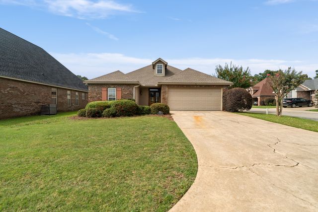 6 Beauregard Dr., Hattiesburg, MS 39402