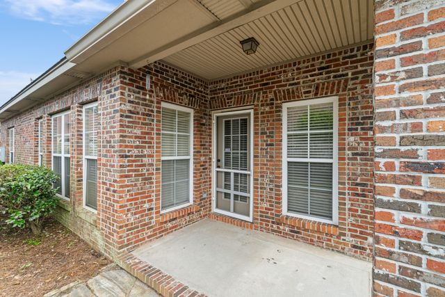 6 Beauregard Dr., Hattiesburg, MS 39402