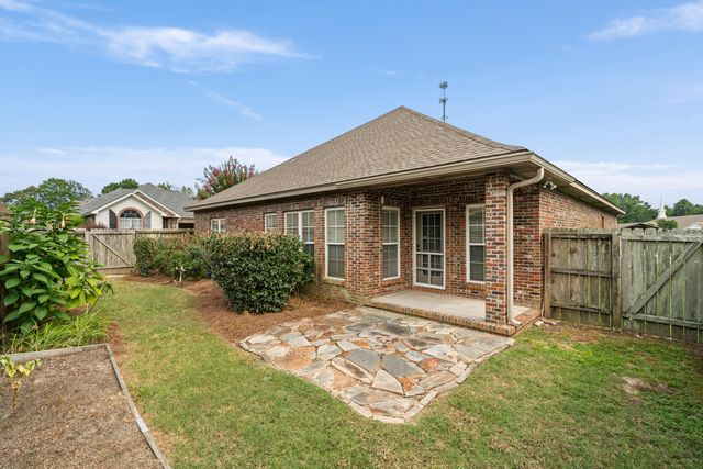 6 Beauregard Dr., Hattiesburg, MS 39402