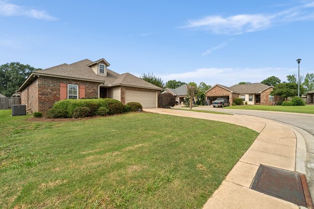 6 Beauregard Dr., Hattiesburg, MS 39402