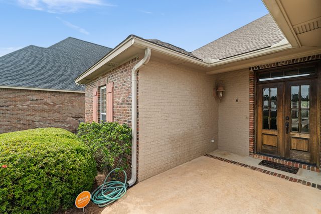 6 Beauregard Dr., Hattiesburg, MS 39402