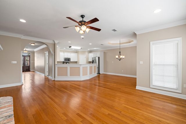 6 Beauregard Dr., Hattiesburg, MS 39402