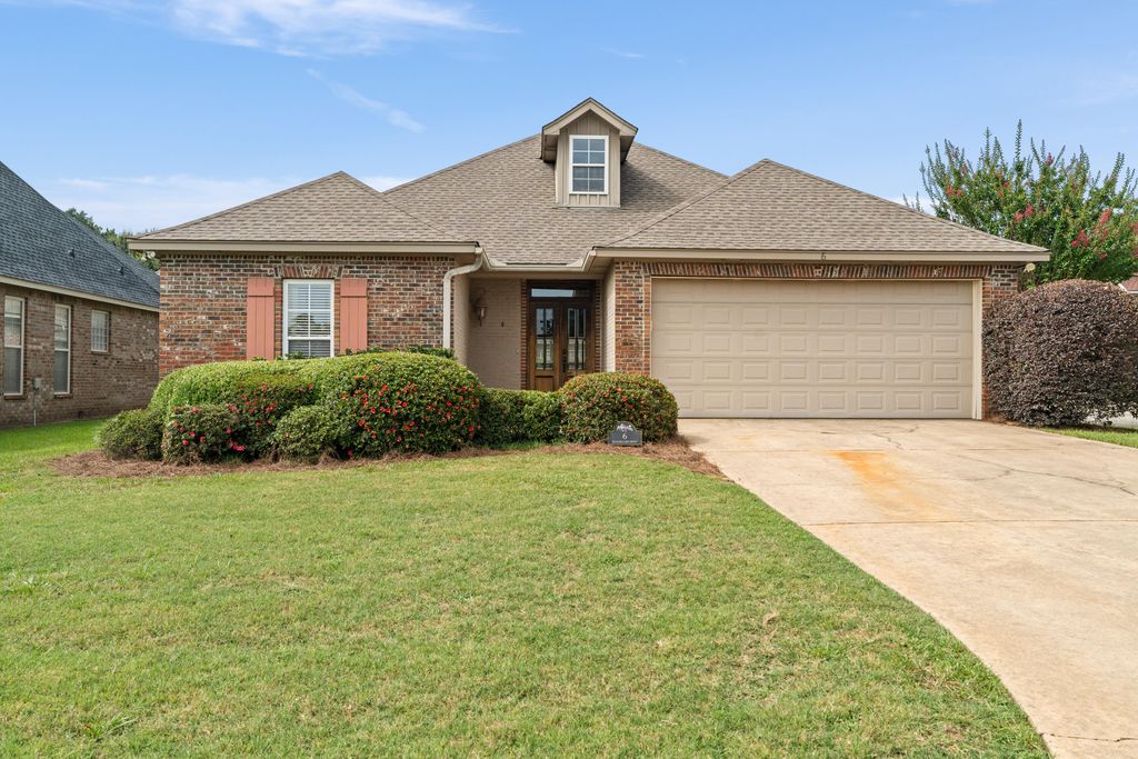 6 Beauregard Dr., Hattiesburg, MS 39402