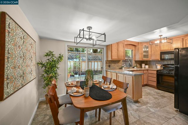 861 Holly Hill Dr, Walnut Creek, CA 94596