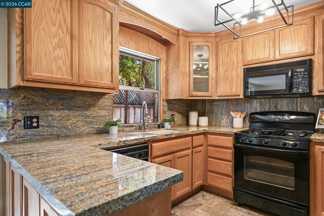861 Holly Hill Dr, Walnut Creek, CA 94596