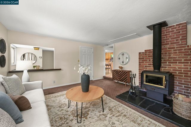861 Holly Hill Dr, Walnut Creek, CA 94596