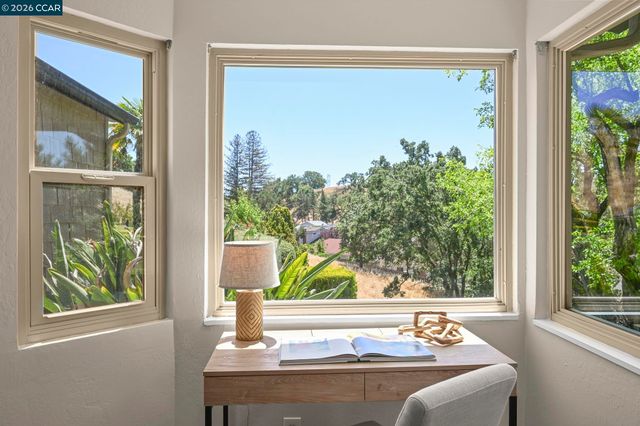 861 Holly Hill Dr, Walnut Creek, CA 94596