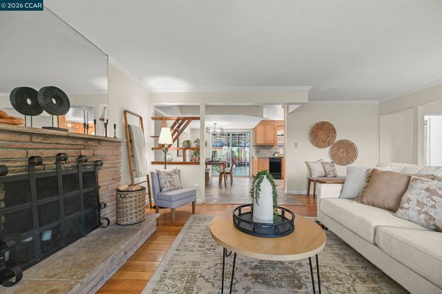 861 Holly Hill Dr, Walnut Creek, CA 94596