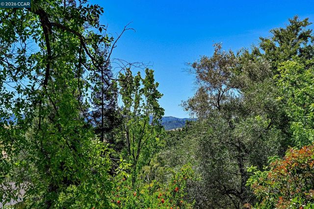 861 Holly Hill Dr, Walnut Creek, CA 94596