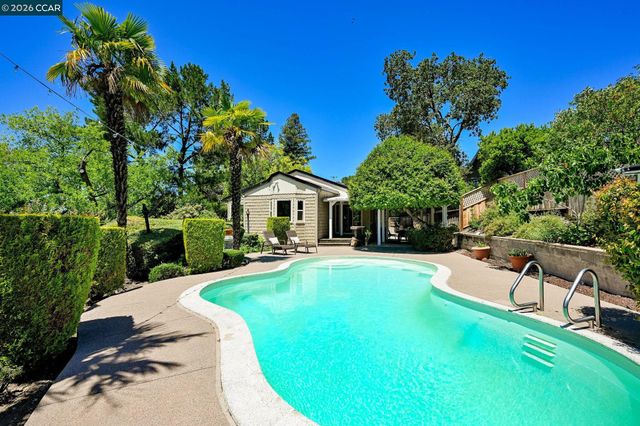 861 Holly Hill Dr, Walnut Creek, CA 94596