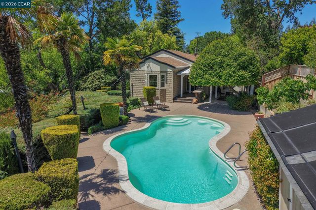 861 Holly Hill Dr, Walnut Creek, CA 94596