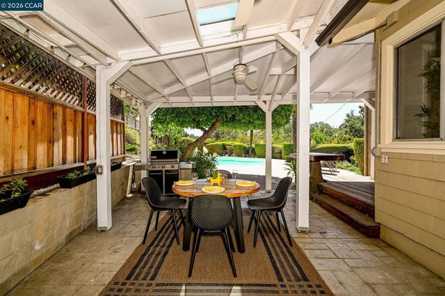861 Holly Hill Dr, Walnut Creek, CA 94596