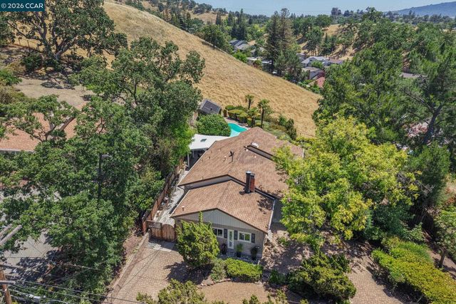 861 Holly Hill Dr, Walnut Creek, CA 94596
